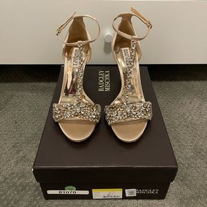 Badgley Mischka embellished t-strap satin sandal size 8